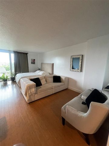 12500 NE 15th Ave 512, North Miami, FL 33161