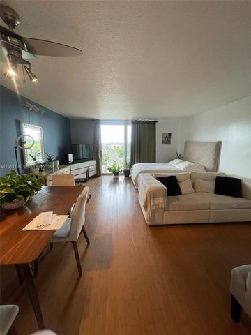 12500 NE 15th Ave 512, North Miami, FL 33161