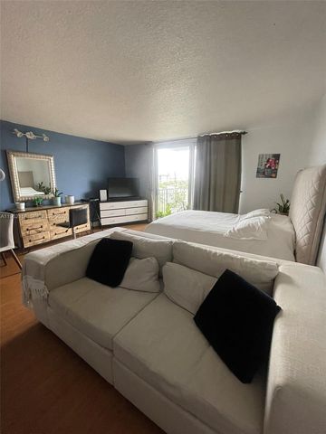 12500 NE 15th Ave 512, North Miami, FL 33161