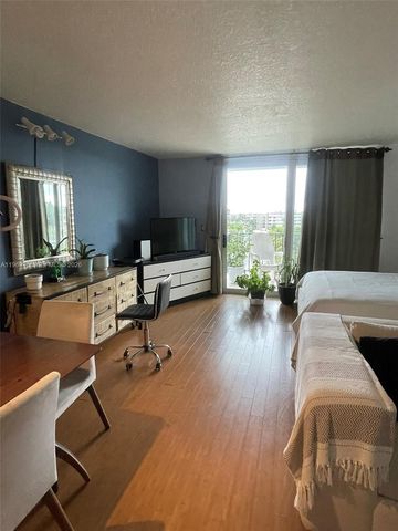 12500 NE 15th Ave 512, North Miami, FL 33161