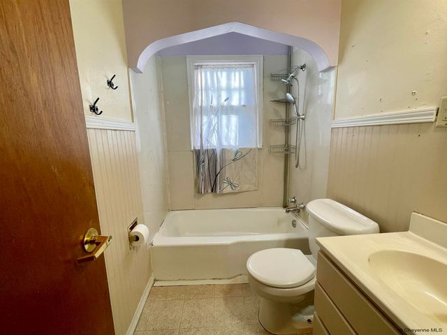 2004 E 22ND ST, Cheyenne, WY 82001