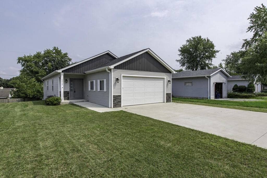 12123 222nd AVENUE, Bristol, WI 53104