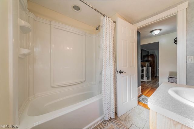 543 N Lake Street, Madison, OH 44057