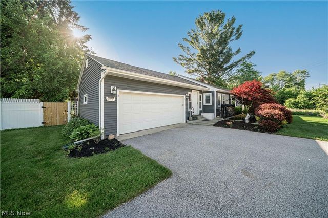 543 N Lake Street, Madison, OH 44057