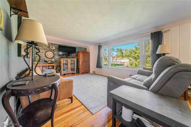 543 N Lake Street, Madison, OH 44057