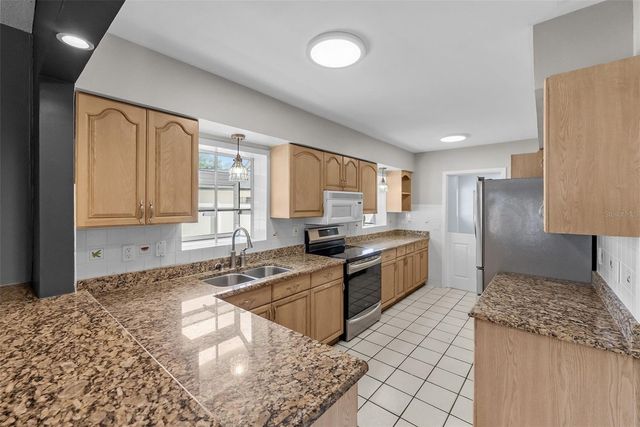 7002 APPLEWOOD COURT, Tampa, FL 33615