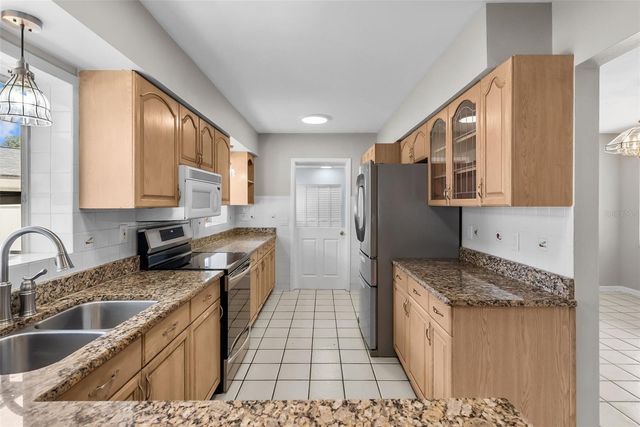 7002 APPLEWOOD COURT, Tampa, FL 33615