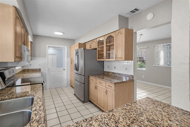 7002 APPLEWOOD COURT, Tampa, FL 33615
