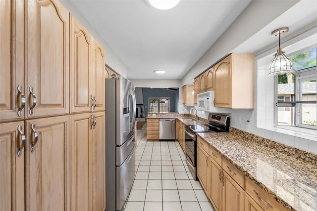 7002 APPLEWOOD COURT, Tampa, FL 33615