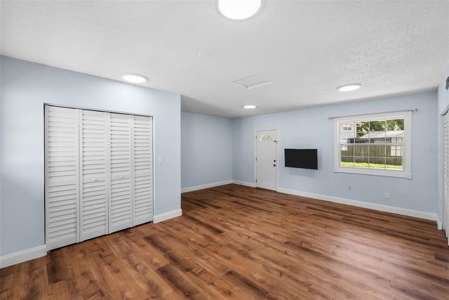 7002 APPLEWOOD COURT, Tampa, FL 33615