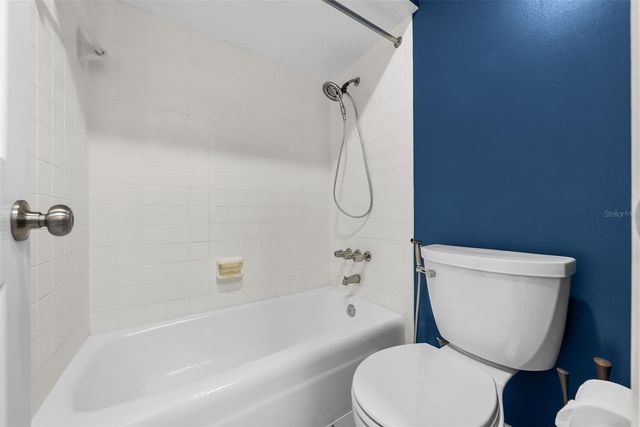 7002 APPLEWOOD COURT, Tampa, FL 33615