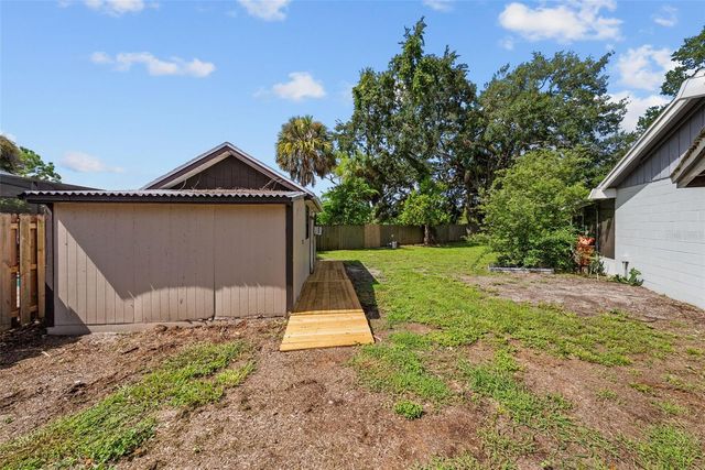 7002 APPLEWOOD COURT, Tampa, FL 33615