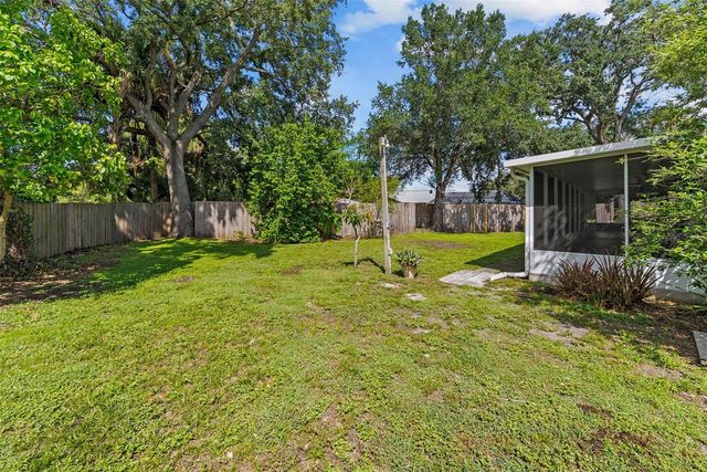 7002 APPLEWOOD COURT, Tampa, FL 33615
