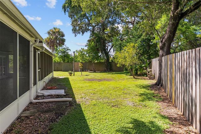 7002 APPLEWOOD COURT, Tampa, FL 33615