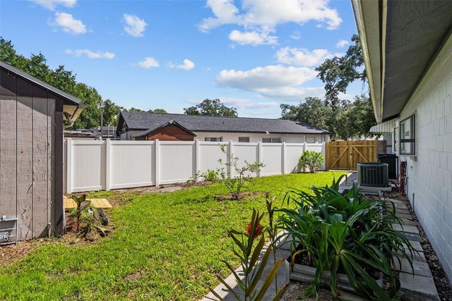 7002 APPLEWOOD COURT, Tampa, FL 33615