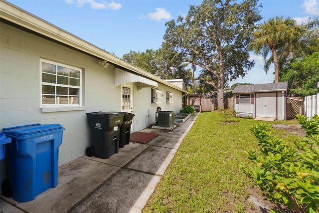 7002 APPLEWOOD COURT, Tampa, FL 33615