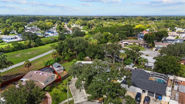 7002 APPLEWOOD COURT, Tampa, FL 33615