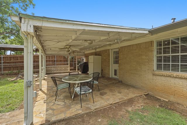 205 W Huitt Lane, Euless, TX 76040