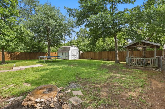 205 W Huitt Lane, Euless, TX 76040