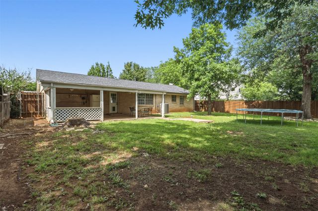 205 W Huitt Lane, Euless, TX 76040