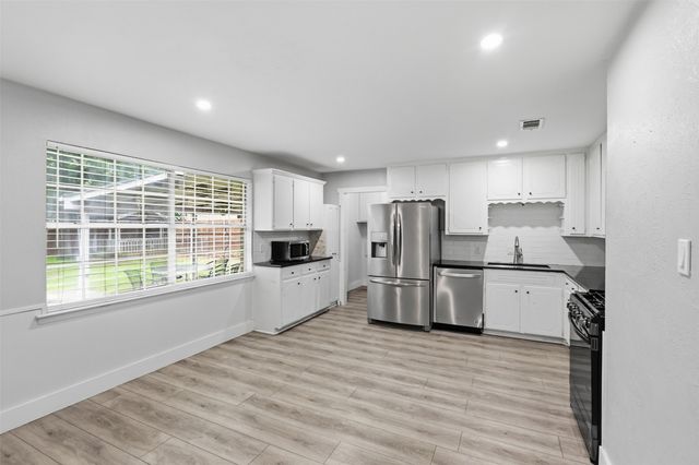 205 W Huitt Lane, Euless, TX 76040