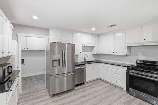 205 W Huitt Lane, Euless, TX 76040