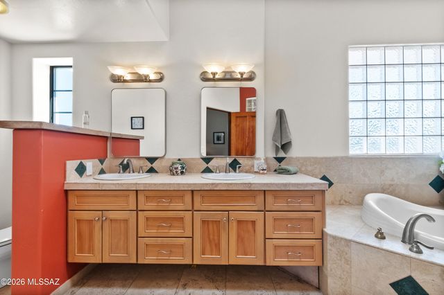 1125 E Seneca Street, Tucson, AZ 85719