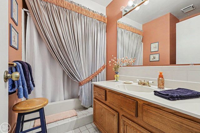43052 W Kirkwood Drive, Clinton Twp, MI 48038