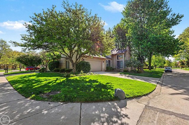43052 W Kirkwood Drive, Clinton Twp, MI 48038