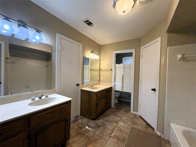 111 Harbor Haven Street, Gun Barrel City, TX 75156