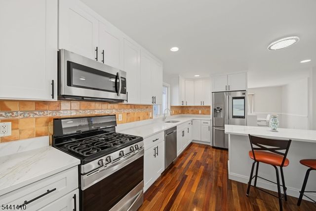 41 Nicole Ln, Parsippany-troy Hills Twp., NJ 07054