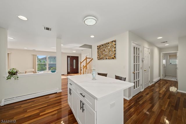 41 Nicole Ln, Parsippany-troy Hills Twp., NJ 07054