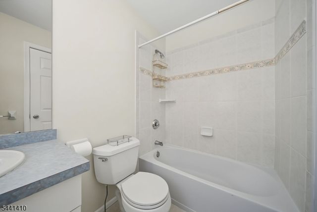 41 Nicole Ln, Parsippany-troy Hills Twp., NJ 07054