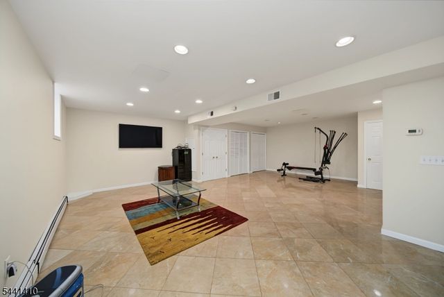 41 Nicole Ln, Parsippany-troy Hills Twp., NJ 07054