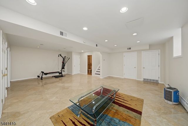 41 Nicole Ln, Parsippany-troy Hills Twp., NJ 07054
