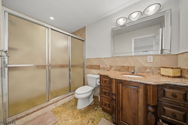 41 Nicole Ln, Parsippany-troy Hills Twp., NJ 07054