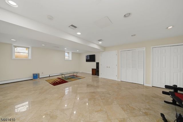 41 Nicole Ln, Parsippany-troy Hills Twp., NJ 07054