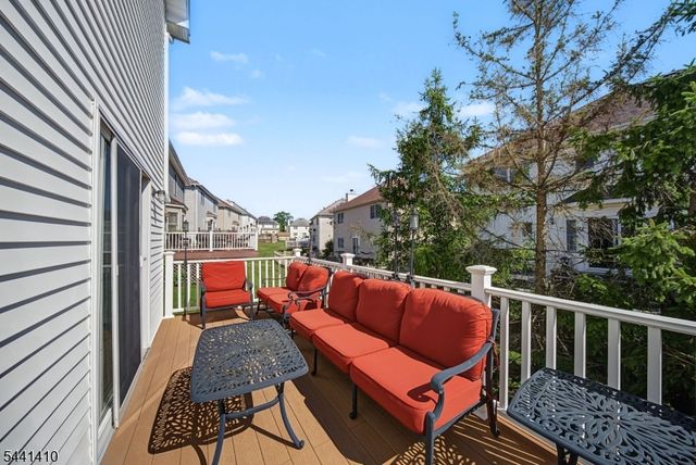 41 Nicole Ln, Parsippany-troy Hills Twp., NJ 07054
