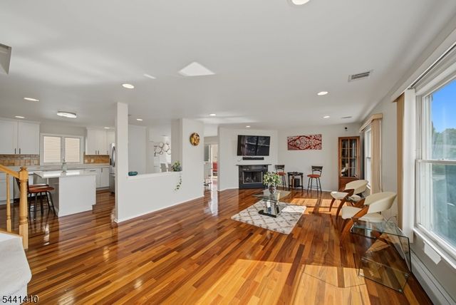 41 Nicole Ln, Parsippany-troy Hills Twp., NJ 07054