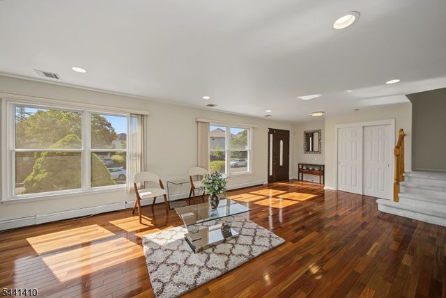 41 Nicole Ln, Parsippany-troy Hills Twp., NJ 07054