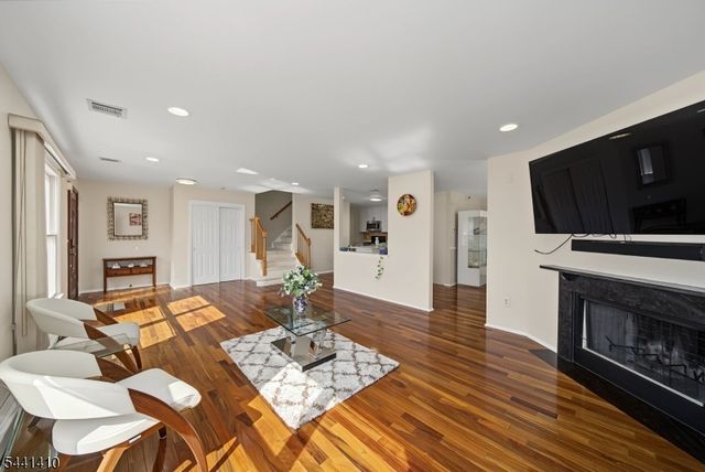 41 Nicole Ln, Parsippany-troy Hills Twp., NJ 07054