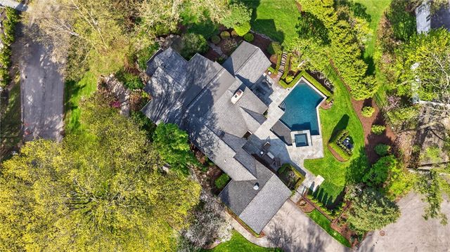 7 Elmwood Hill Lane, Brighton, NY 14610