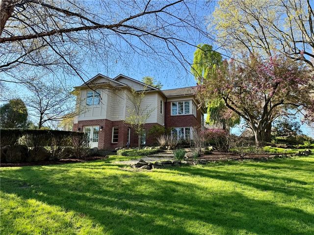 7 Elmwood Hill Lane, Brighton, NY 14610