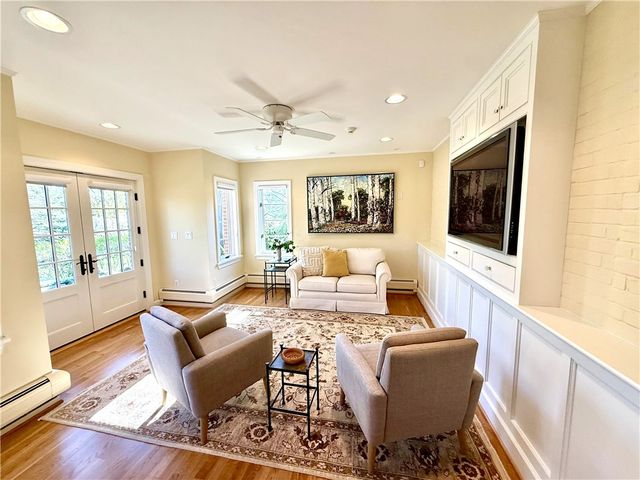 7 Elmwood Hill Lane, Brighton, NY 14610