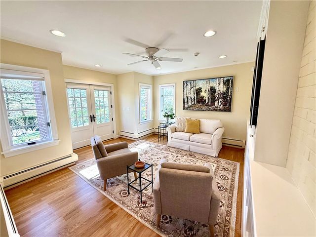 7 Elmwood Hill Lane, Brighton, NY 14610