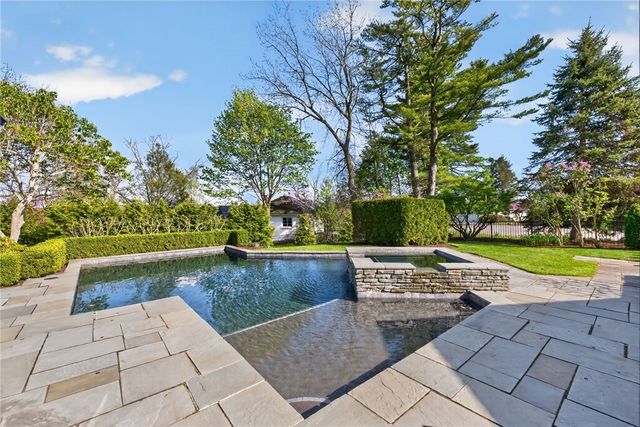 7 Elmwood Hill Lane, Brighton, NY 14610