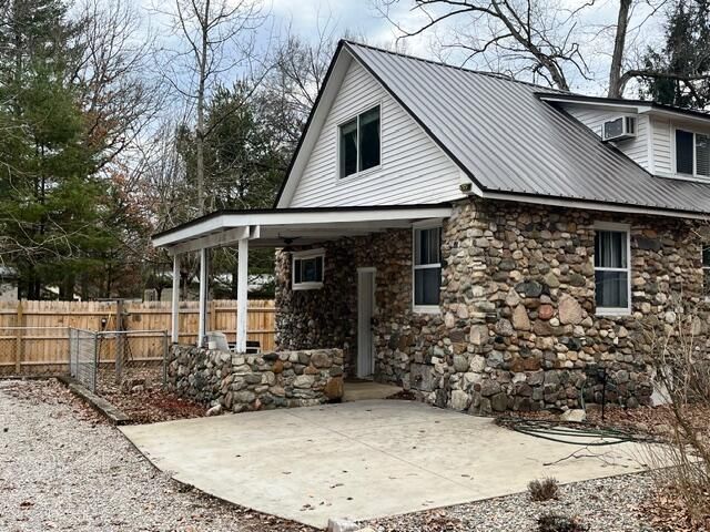 2053 W Parklane, White Cloud, MI 49349