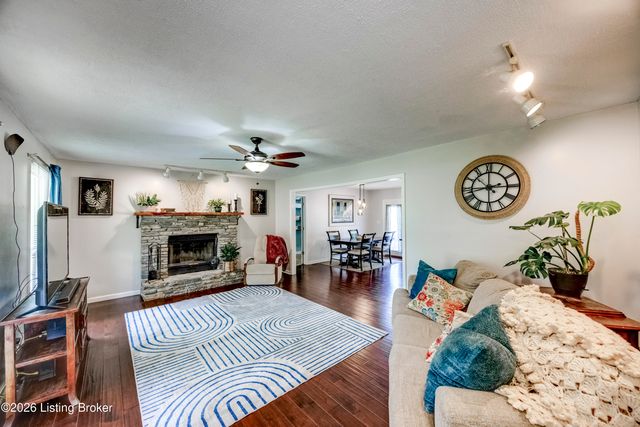 1801 Hawk Hill Rd, La Grange, KY 40031
