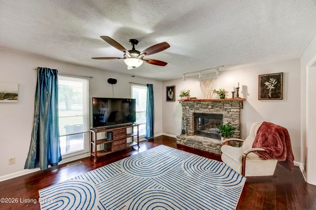 1801 Hawk Hill Rd, La Grange, KY 40031
