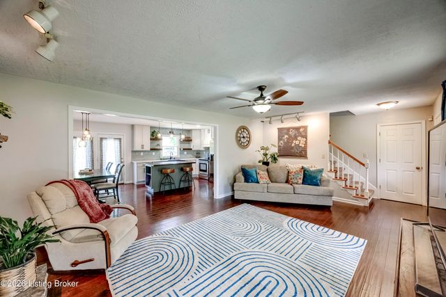 1801 Hawk Hill Rd, La Grange, KY 40031